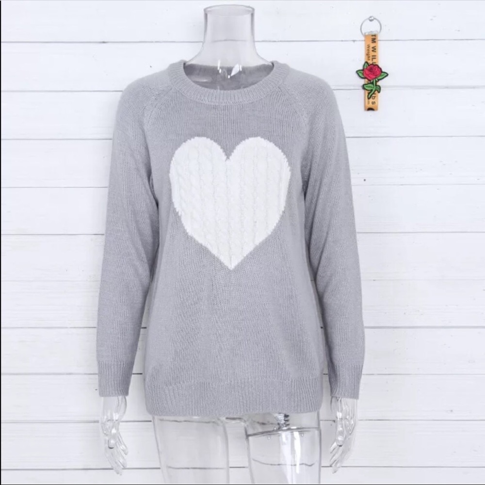 1 Left! Grey Sweater W/ White Cable Knit Heart - Picture 6 of 8